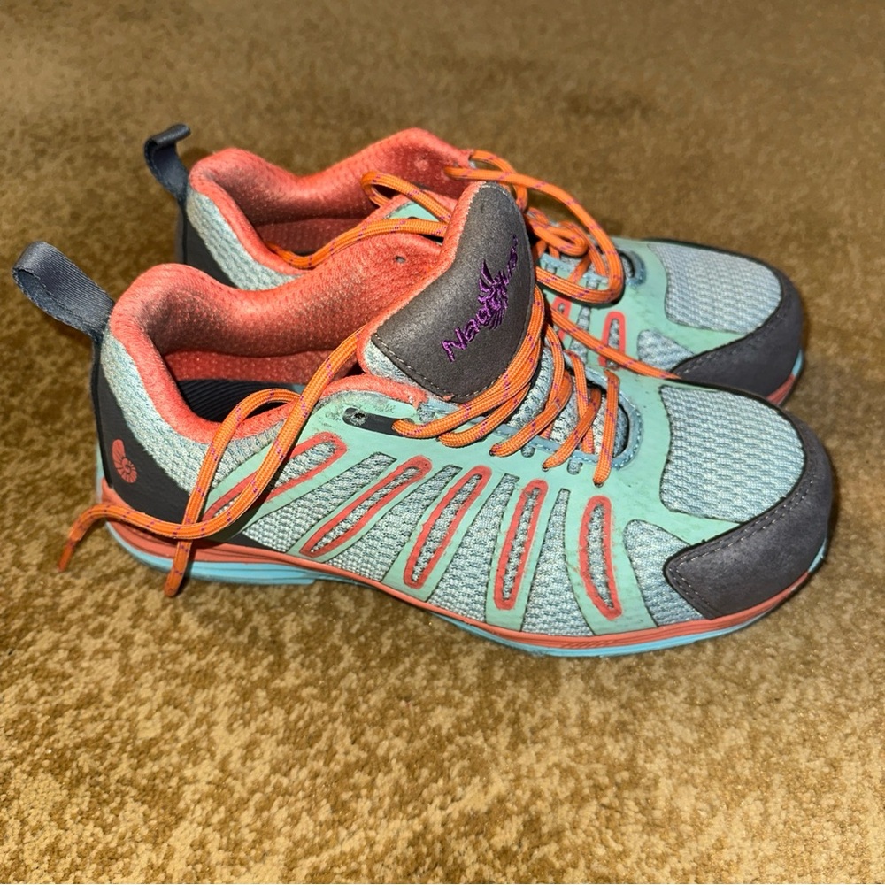 Nautilus Safety Footwear Work Shoes Slip Resistant steel toe Women Size 8W - Picture 2 of 7